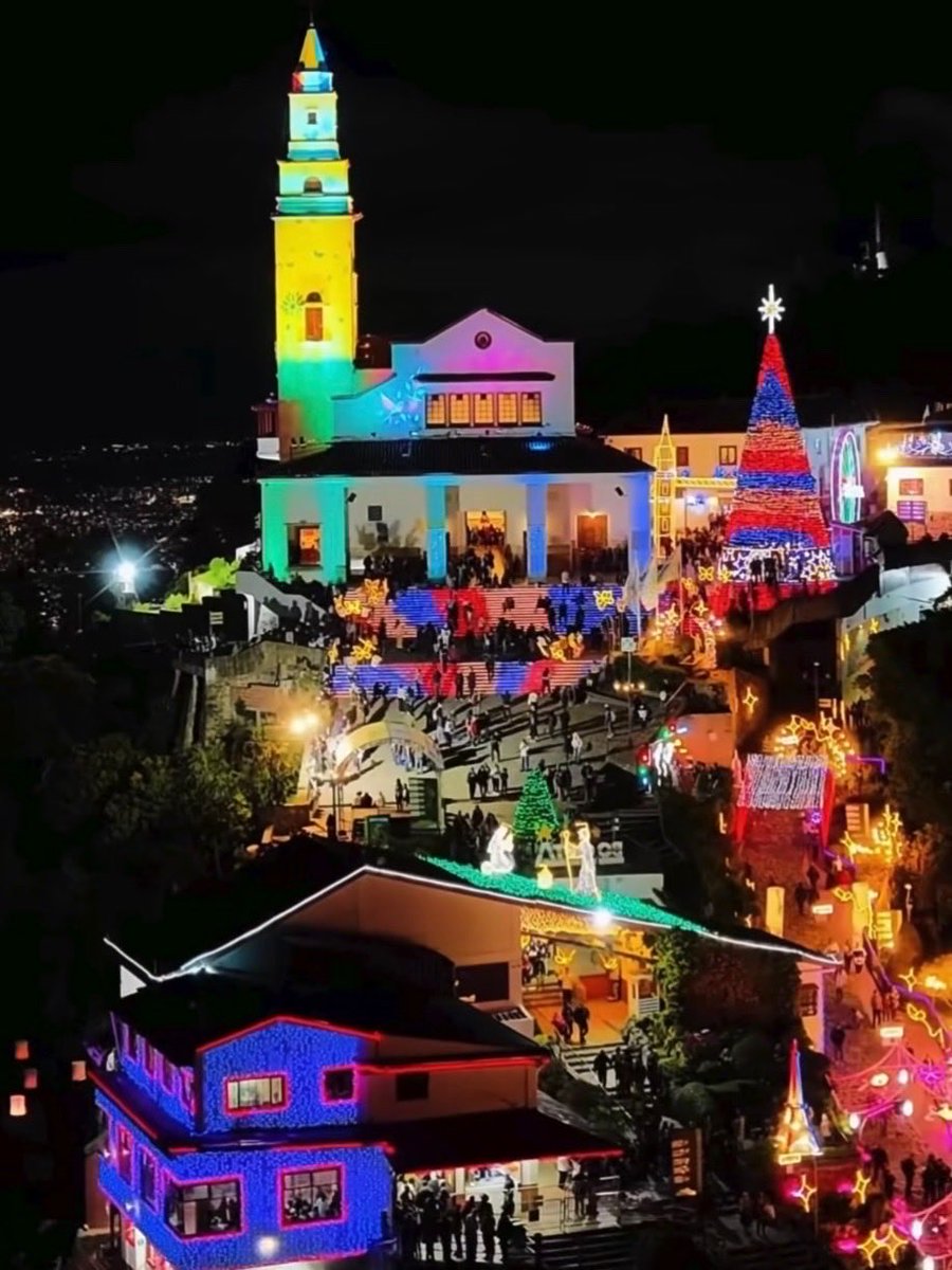 MariaAzulEjeCaf's tweet photo. #CerroMonserrate 2025 
 #LucesDelMundo 
una experiencia navideña en
Bogotá-Colombia🇨🇴 
Decoración de Navidad 🎄 
AlumbradoNavideño 
El cerro de Monserrate es uno de los lugares más iconicos de Bogotá-Colombia. @cerromonserrate @visitbogotaco https://t.co/AertvqAzP6