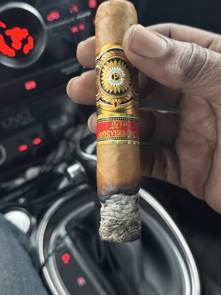 daddy181908's tweet image. Today’s after work cigar. Perdomo 20th Anniversary Connecticut.