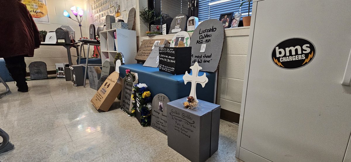 MrsMInman06's tweet photo. SS in my 6th grade World History class researched and wrote obituaries for their favorite figures of the Renaissance. They also created tombstones to honor their figures. Welcome to the Hollow of the Learned Dead!! https://t.co/I8XIm0CaMM