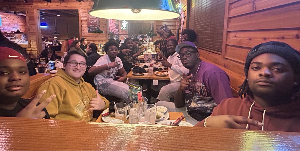 KynjeeCotton's tweet image. It’s nothing like breaking bread with the Fam!!!! Go Hogs!!! #ALLIN #OneRazorBack