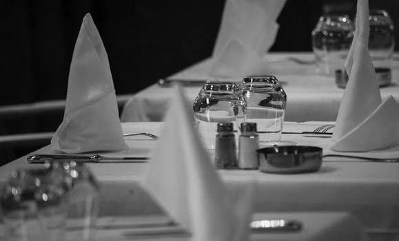 DTNEtiquette's tweet photo. It's pretty simple, really... a napkin is not, and never will be, a tissue! Ugh! ~ #DTN #MiniManners™ #TableManners #MannersMatter https://t.co/bSxGx4Yo9h