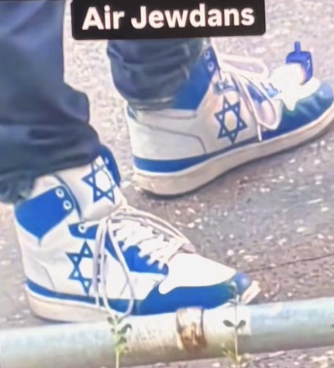 Marki_TV's tweet photo. @RasAlKhel92 big up from israel ✡️💘 thx for the shoes @RasAlKhel92 https://t.co/inV4451x99