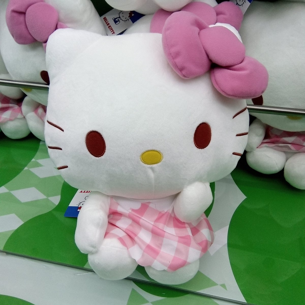 最新景品情報】 #ハローキティ LLぬいぐるみピンクチェックver.が登場