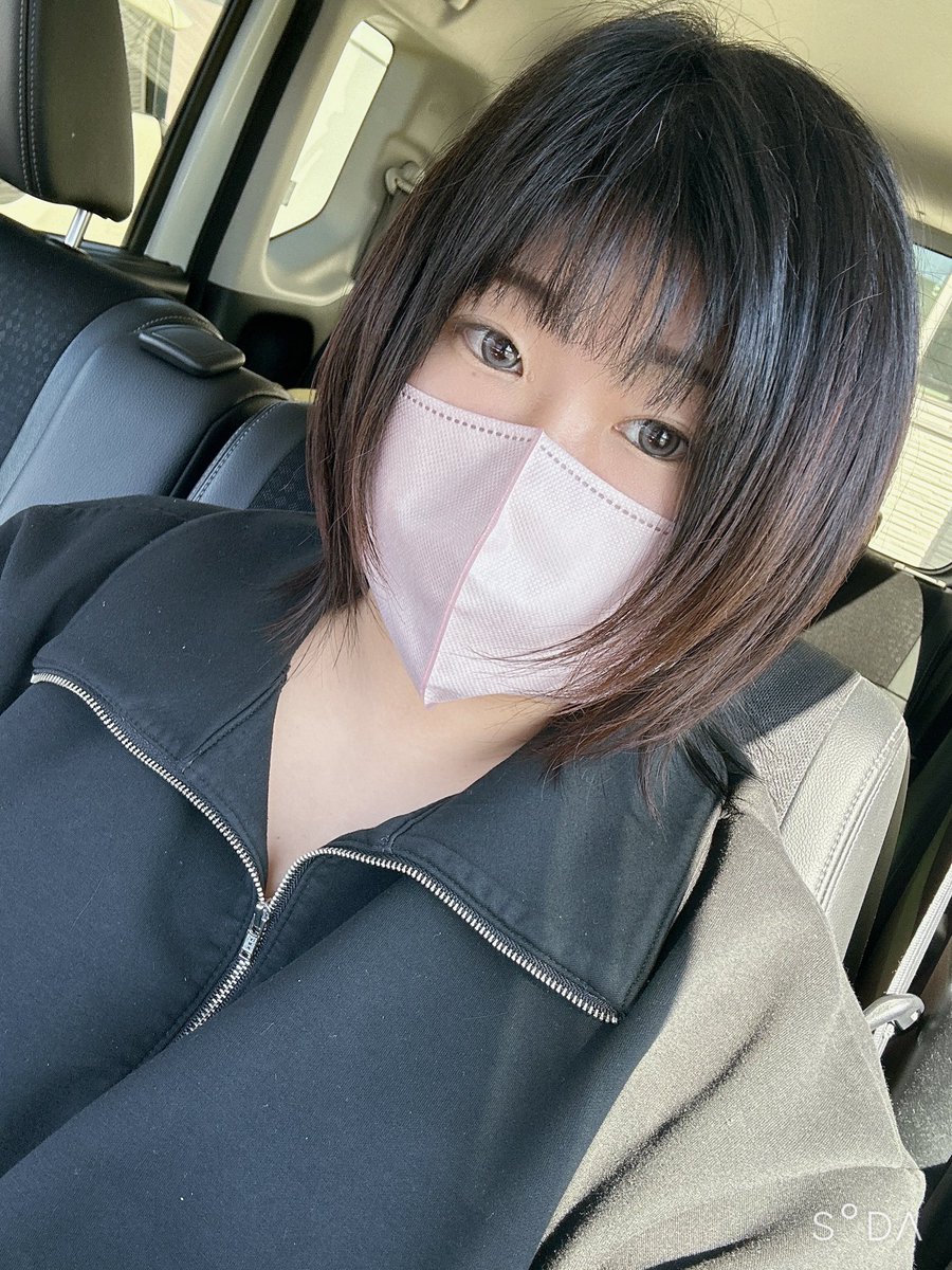 amiwaka's tweet photo. 髪の毛切ってきたよん✧*｡٩(ˊωˋ*)و✧*｡
最近はカラーお休み中だから、毛先のみ茶色なのは気にしないでケロケロっ https://t.co/3D6OfIiUJc