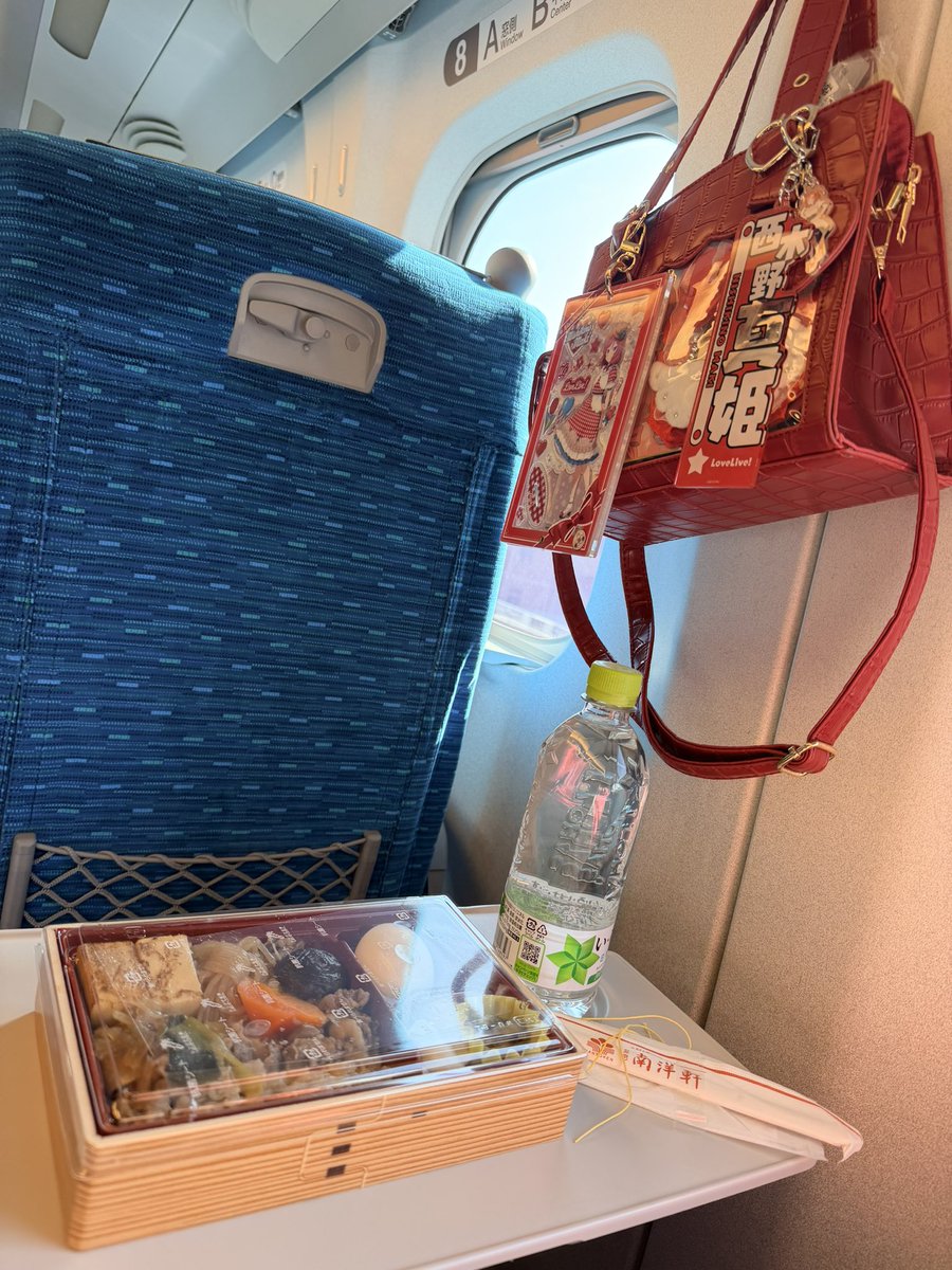 ラブライブ！好きな人みんな東京に集まるとか
夢のようなお祭りだよね...✨
色褪せないμ'sって本当に素晴らしすぎる
相方くんBDなんで優雅に🚄だよ🤙❤️
来る人📸撮って下さいー！
誰来る！？👻🩷