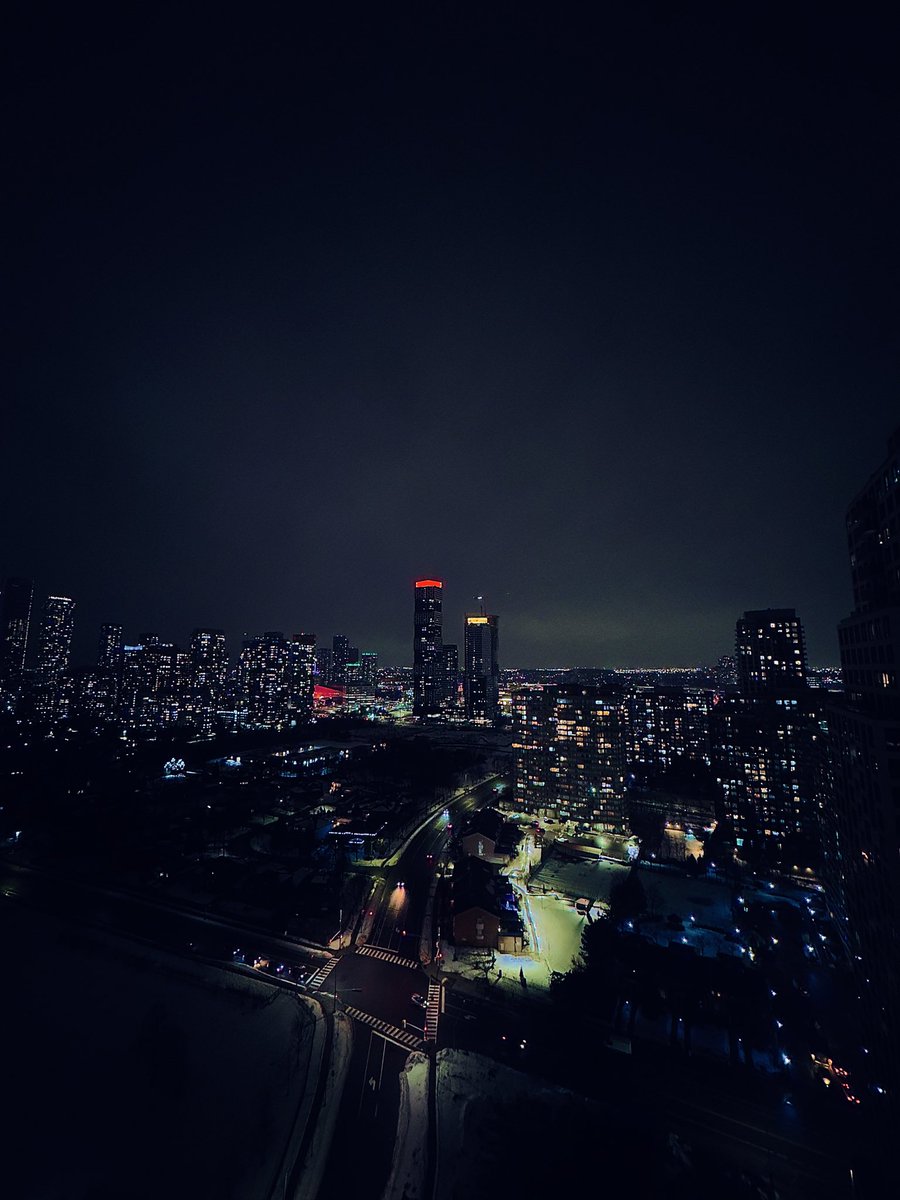 lollarea's tweet photo. Today I decided to take some photos outside and edit them with my photos app on my iPhone and these are the photos I took and edited. https://t.co/zBrNYdwOwj