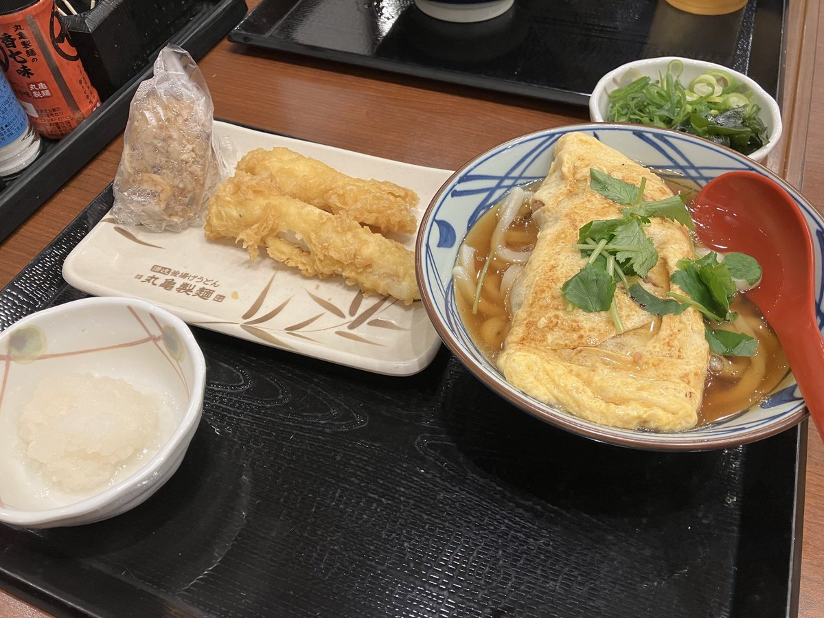 shuu_ski's tweet photo. 2月15日丸亀製麺のだし玉肉づつみうどんを食べました。抜群の美味しさ、また食べたい！鶏むすびとあんこう天ぷらも美味しいよ！
1月18日に初開花のスナップエンドウ、その後一ヶ月が経過した2月21日、キヌサヤも咲き始めましたが、全く実を付けてくれない。。。寒さのせい？！ https://t.co/QFGGTEZd8R