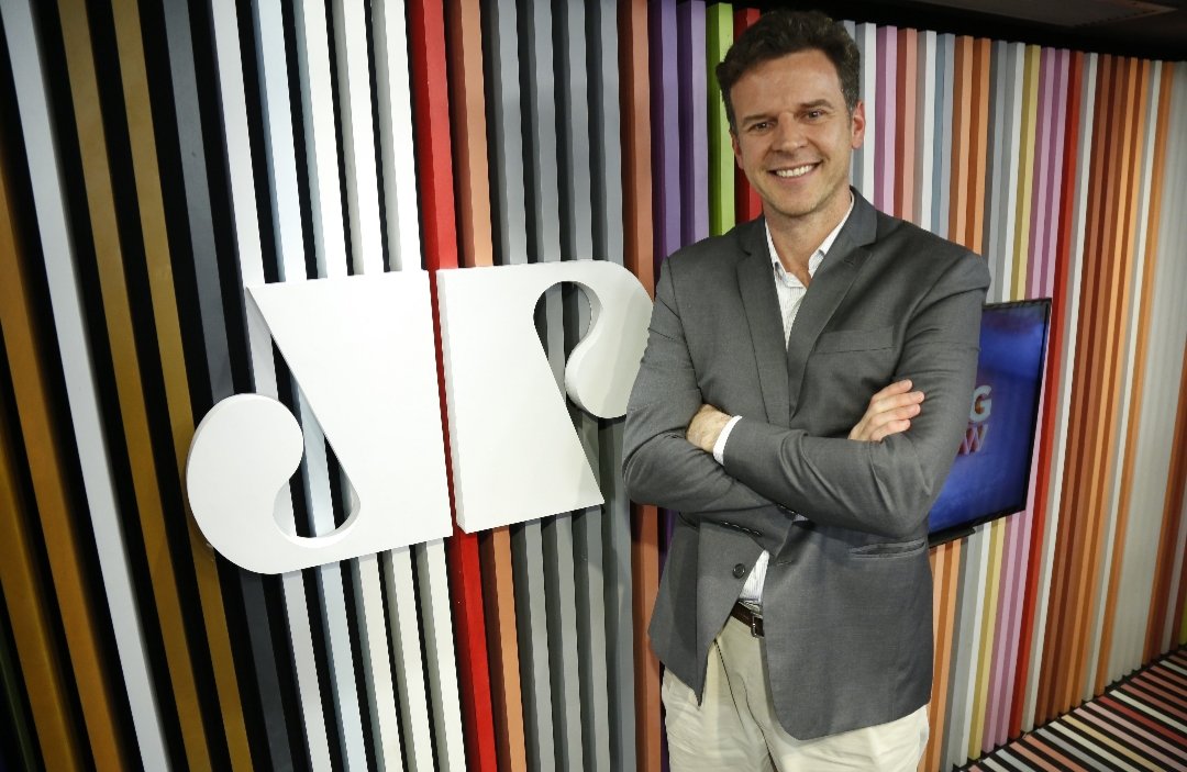 Você acredita mesmo que um banqueiro criado na Faria Lima, defensor do impeachment da Dilma seria um progressista? <a href="/ICL/">渋谷</a> é um canal de um oportunista. Quer vender cursos e consultorias e, de quebra, bater no STF.