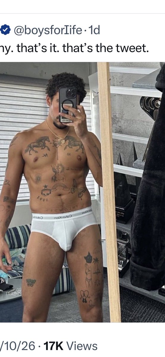 I’m so obsessed with Bad Bunny!! 🥰 He’s sexy, speaks multiple languages, dances good, is a beautiful person inside and out! I just can’t enough of him!! Anyone else have a huge crush on him?