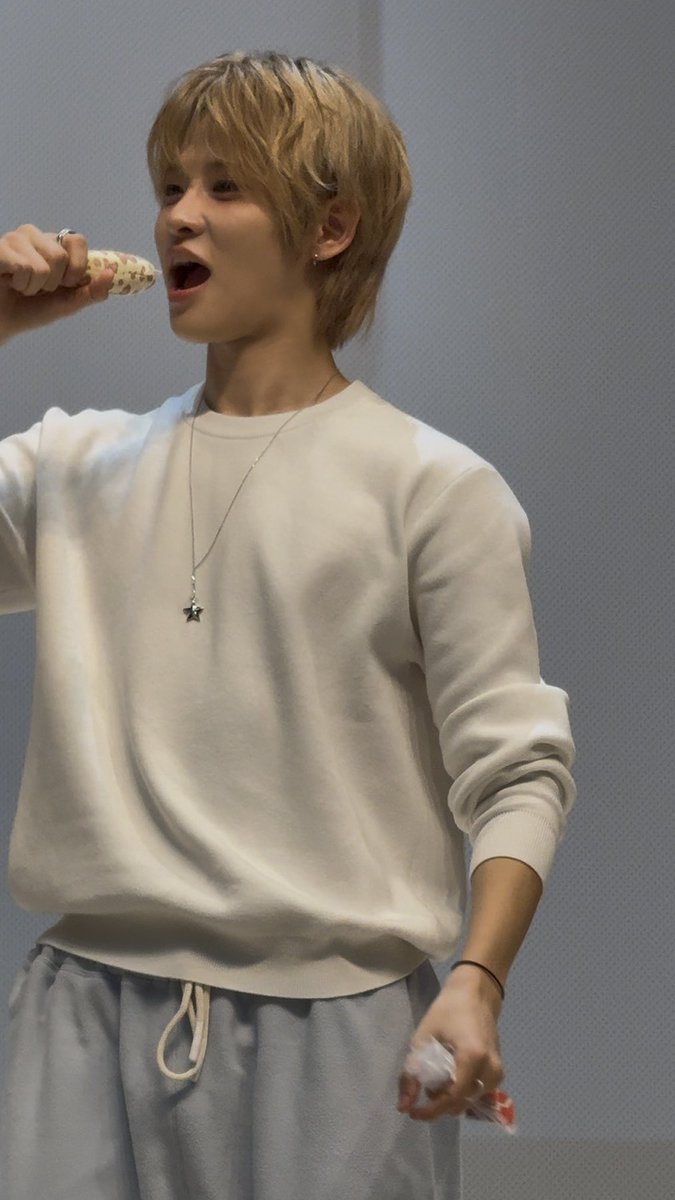 나 이 바나나만 보면 웃겨죽는병 잇음