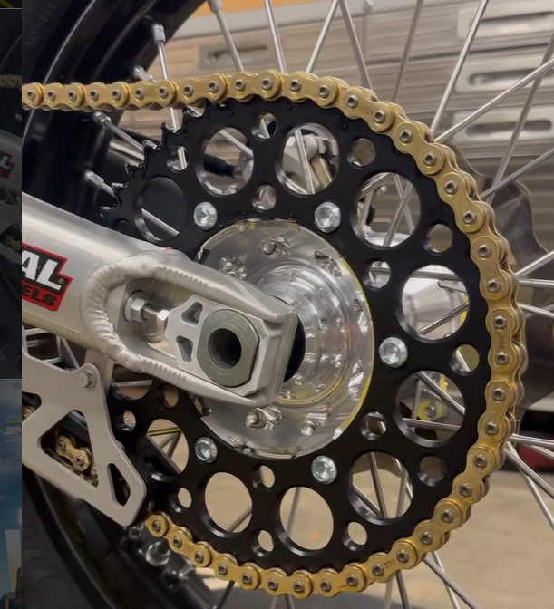 MakitaTools's tweet image. If you love some @supercross action, then go see @pmg.racing throw it down in Arlington at @attstadium. Cheer on this great team of pilots as they chase another podium! And stop by the pits to see all the Makita tools and equipment in use! 

#makitausa #makitatools #pmg.racing