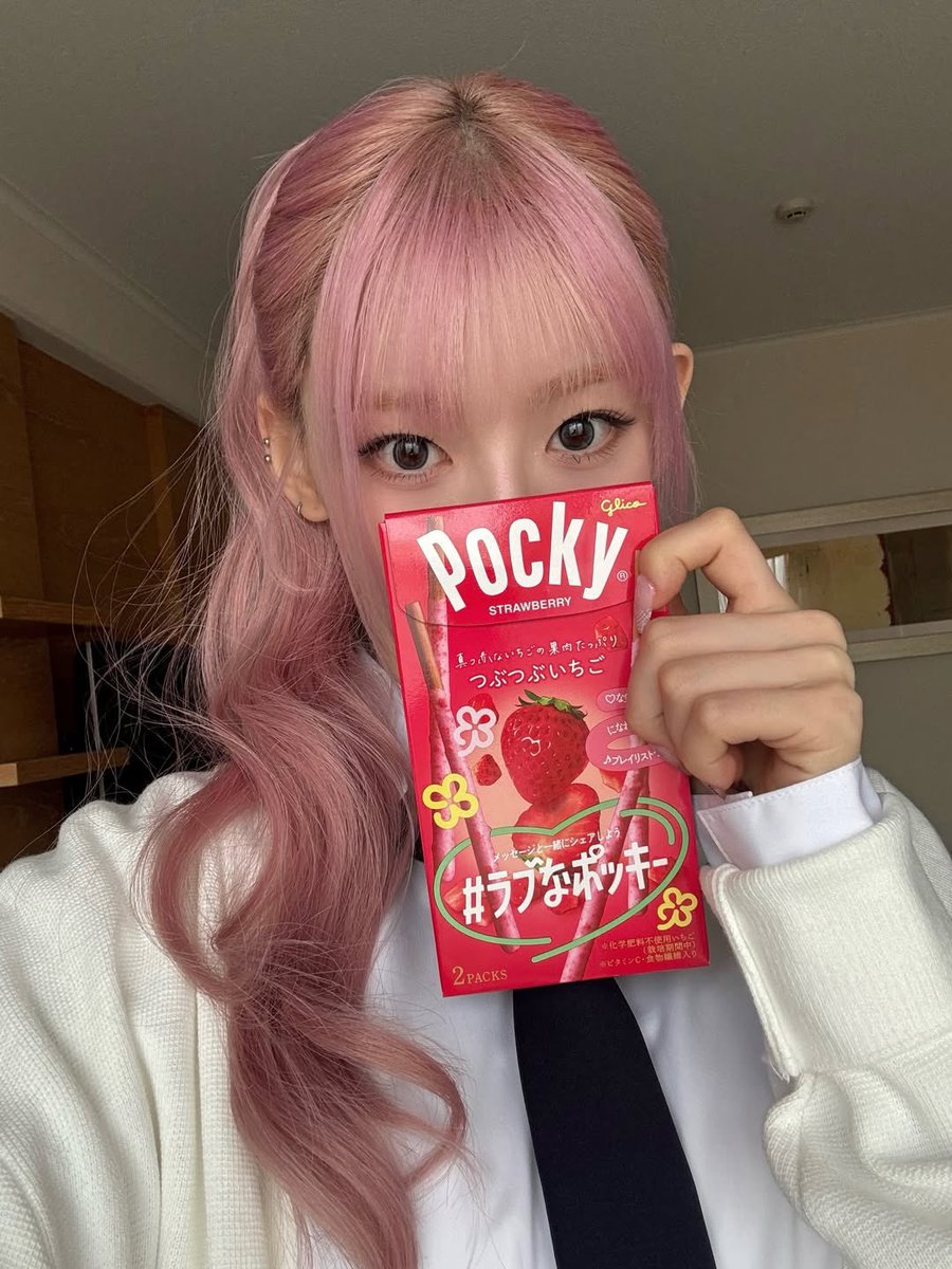lDOMERlGHT's tweet photo. notice anything? 💞 https://t.co/AE3jg75eOa
