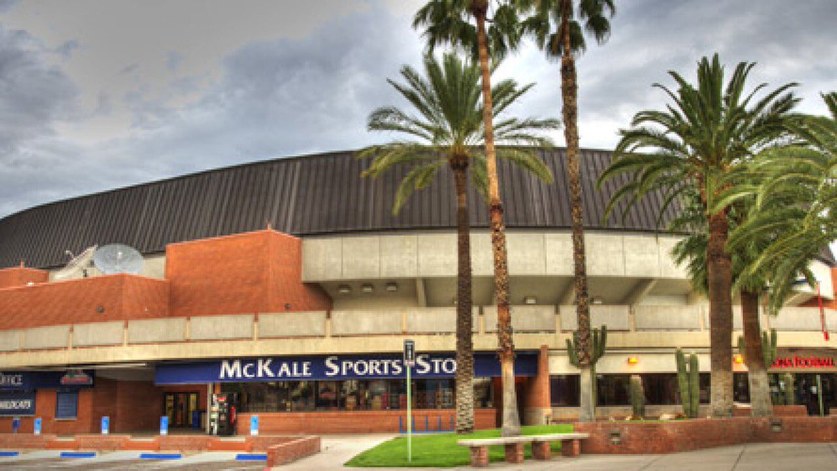 WCCSG_'s tweet image. West Coast Arena of the day! 🏀

McKale Center

Location- Tucson, Arizona
School- Arizona 
Capacity- 14,688
Opened- 1973

What's your all-time favorite game that took place at McKale Center? 

Rate it on a scale of 1-10