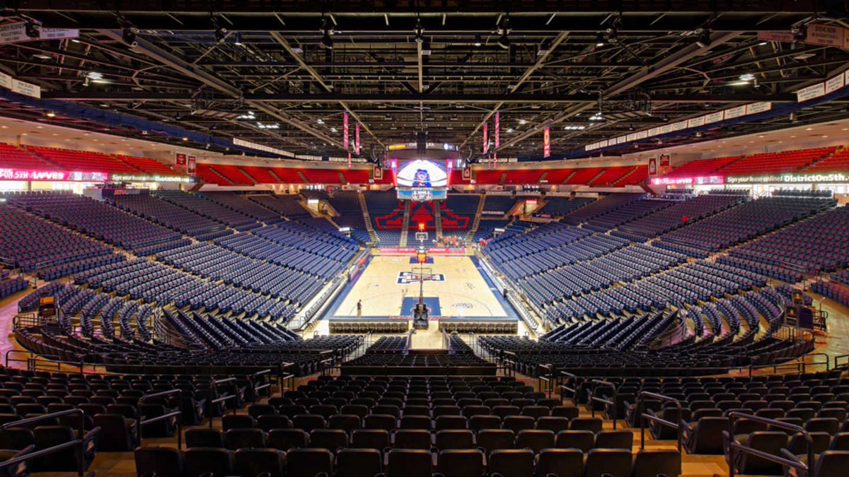 WCCSG_'s tweet image. West Coast Arena of the day! 🏀

McKale Center

Location- Tucson, Arizona
School- Arizona 
Capacity- 14,688
Opened- 1973

What's your all-time favorite game that took place at McKale Center? 

Rate it on a scale of 1-10