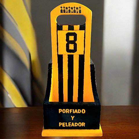 ATENCIÓN🚧‼️‼️🚨🚧
SE VENDE!!!. matera de madera con diseños en los cuatro lados.
$2200
Se envía a todo el país por DAC.
Se agradece RT !!!🙏🏽 Muchas gracias!. 😊