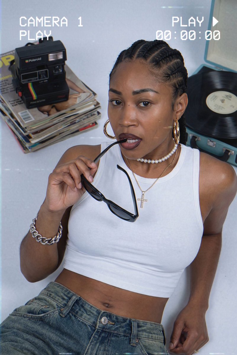 Ariane Andrew tweet media