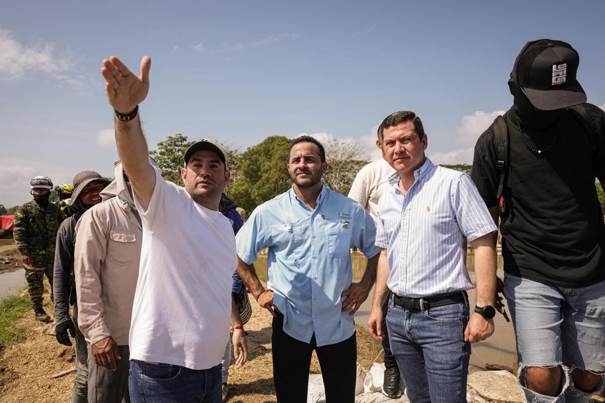 #CVSEnLosTerritorios El director de la CVS, Orlando Medina, lideró junto al Gobernador de Córdoba, Erasmo Zuleta, y un equipo técnico un recorrido de inspección por el Bajo Sinú, llegando hasta el corregimiento de Cotocá, en el municipio de Lorica, al sector de Nueva Colombia.