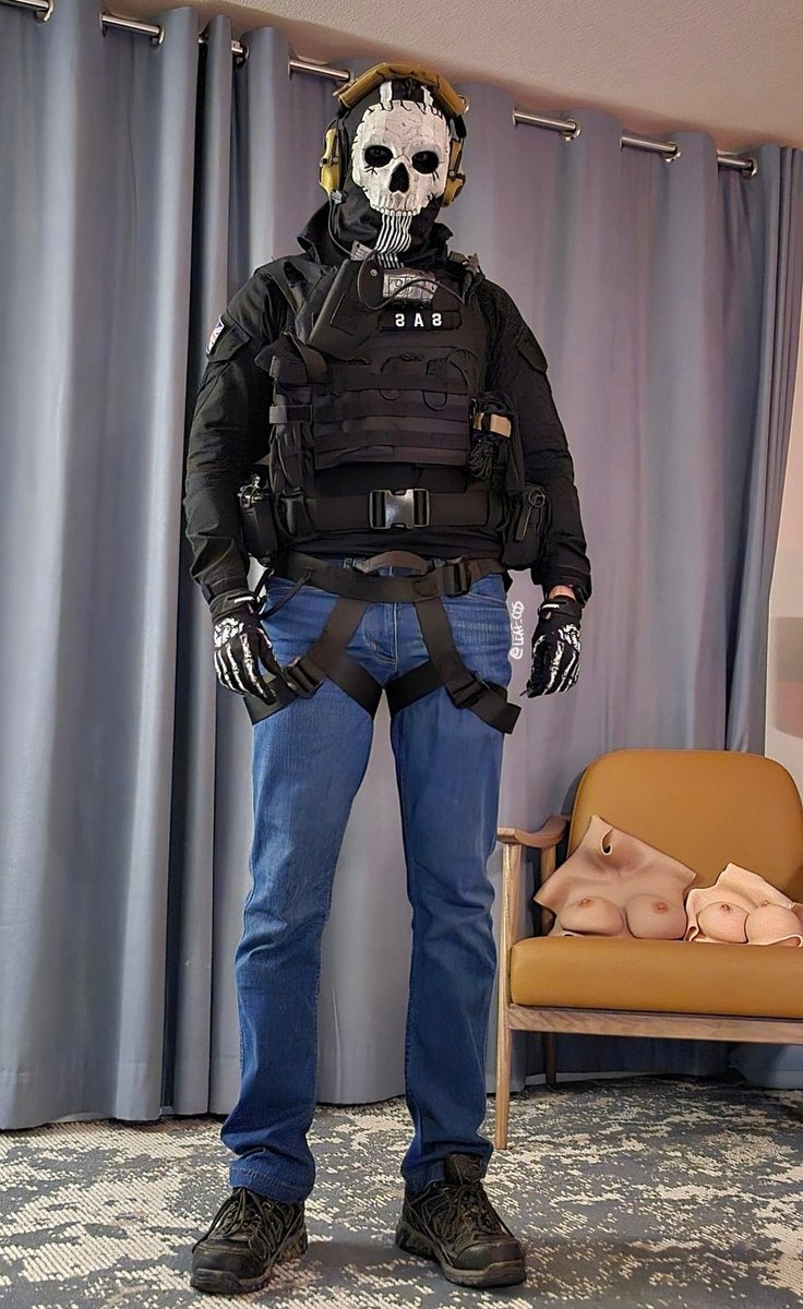 leafcosexe's tweet photo. Can I come over and stare at you like this?
(Don't mind the bg)
#cod #ghost #cosplay #CallofDuty https://t.co/bqbT4LkHjM