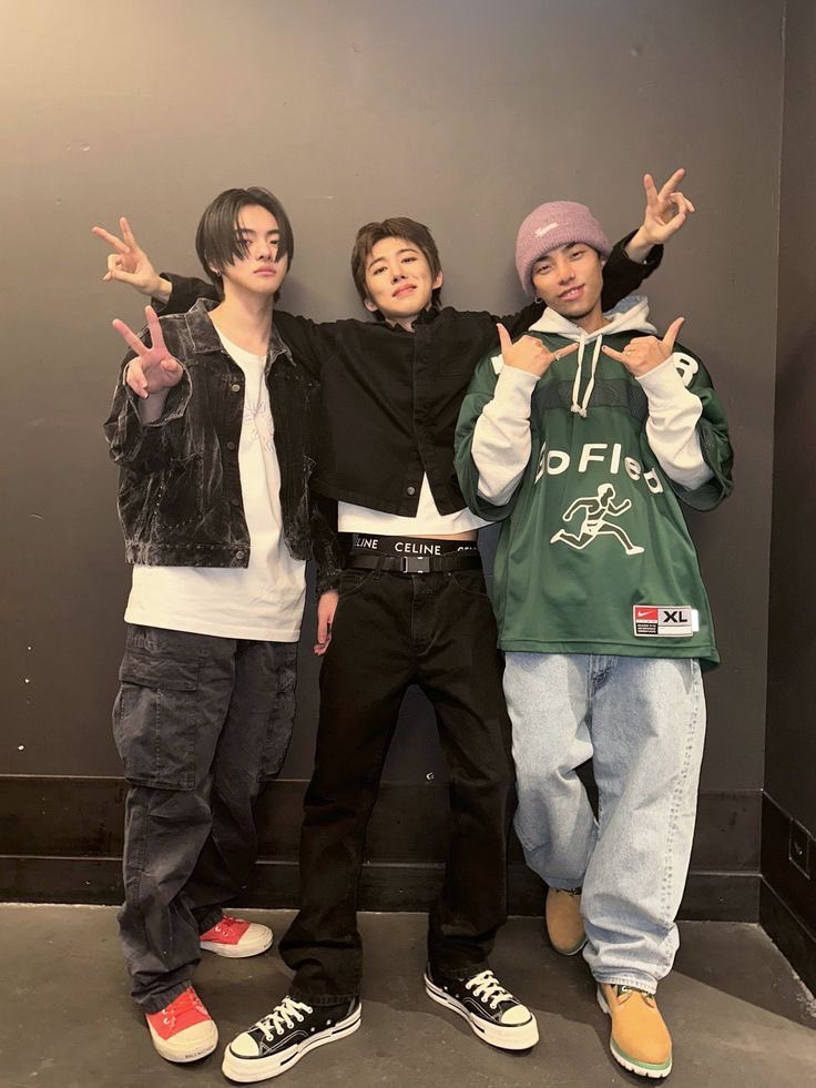 pawag's tweet image. Miss you family 131 ..... 
Miss you hyung and maknae line... 
Miss you BDO.... 

see them together, hanging out together, and having free time again, miss you;( 🌸🤍