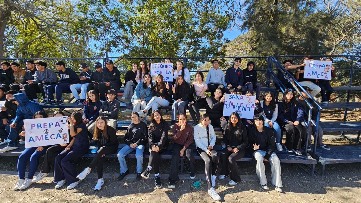 KarlaPlanter1's tweet photo. En la @udg_oficial nos sumamos a la primera Jornada Nacional de #Tequios, activándonos en 136 Preparatorias, Módulos y Centros Universitarios de la #RedUdeG.  🙌

Esta valiosa iniciativa, impulsada por el @GobiernoMX y el @imjuvemx, busca recuperar espacios deportivos para las juventudes y, por supuesto, en nuestra Casa de Estudio nos sumamos una vez más, porque educar también es formar ciudadanía y asumir, en colectivo, la responsabilidad de fomentar la paz desde nuestro entorno. 

¡Muchísimas gracias a las universitarias y universitarios que participaron en esta primera actividad del año! 🕊️🦁