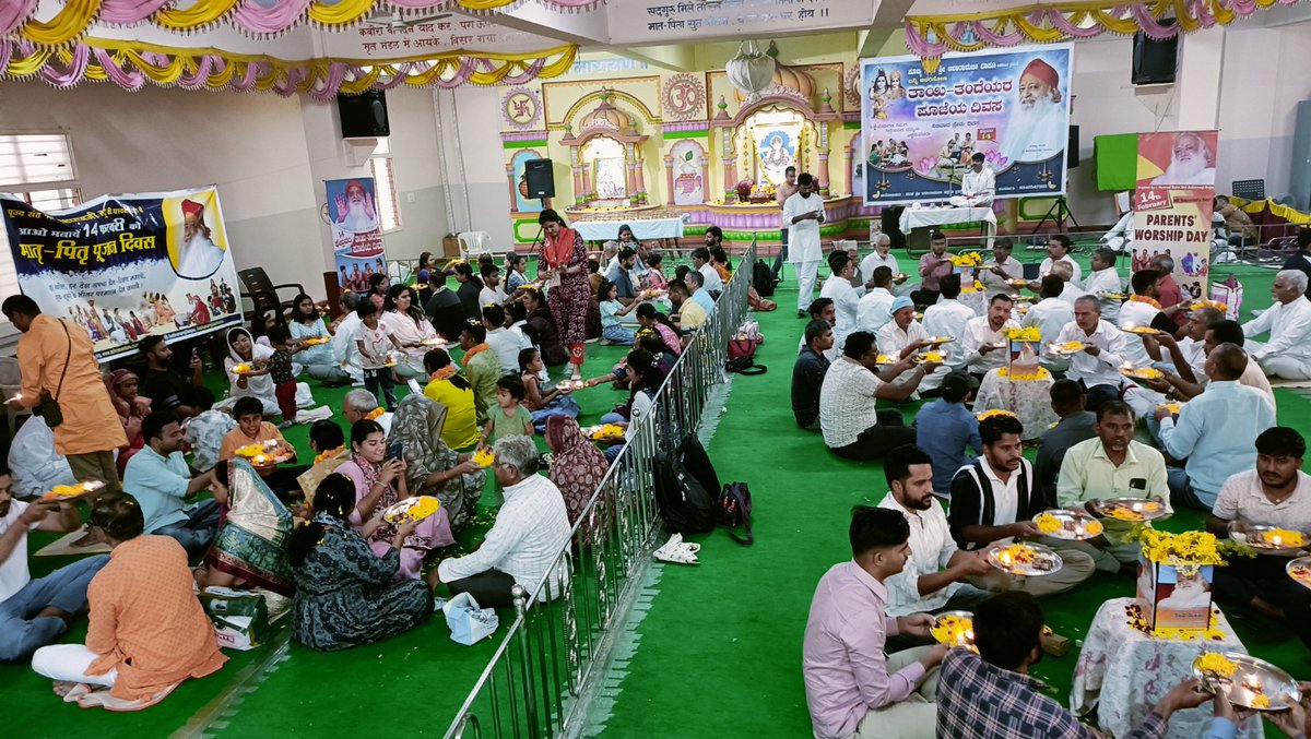Vision of #ब्रह्मज्ञानी_का_ब्रह्मसंकल्प has come to fruition, as Matru Pitru Pujan Divas is now celebrated worldwide.

On 15.02.25, Sant Shri Asharamji Bapu #Ashram #Bengaluru hosted Parents Worship Day to help everyone recognize boundless love of parents.
ashramblr.org/a/mppd-25-26-a…