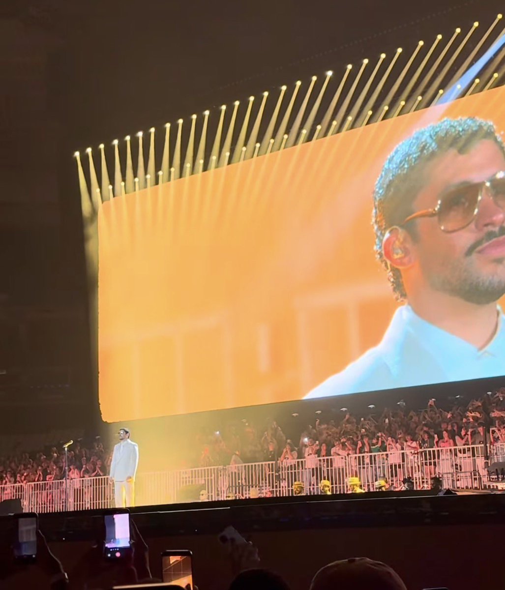 “Tem que jogar com raça os jogadores
Para ganhar a taça Libertadores”

🎙️ Bad Bunny