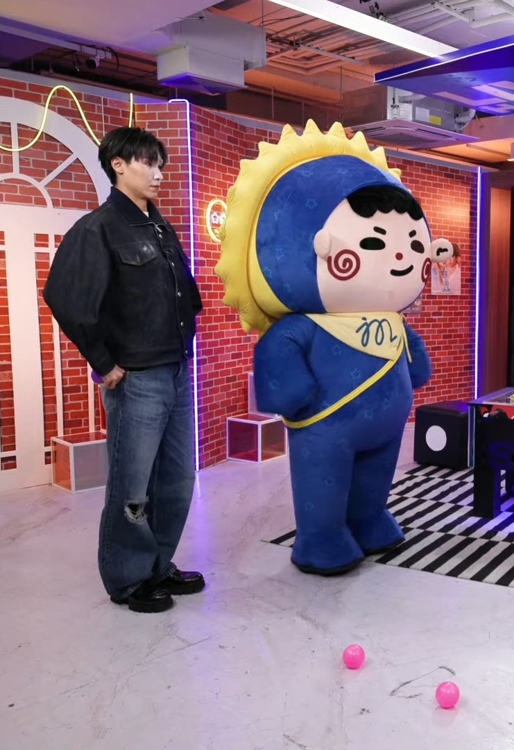 bbbittersweettt's tweet image. เจอละ ทำไมโม่บอกว่าด๊าวีนกว่า เพราะนางเคยโดนด๊าวีนทีนึง ตอนที่ดื้อเล่นเกมส์ ! นางจำได้อ่ะ ทำท่าล้อเลียนด้วยซ้ำ ทั้งเท้าเอว ทั้งกอดอก