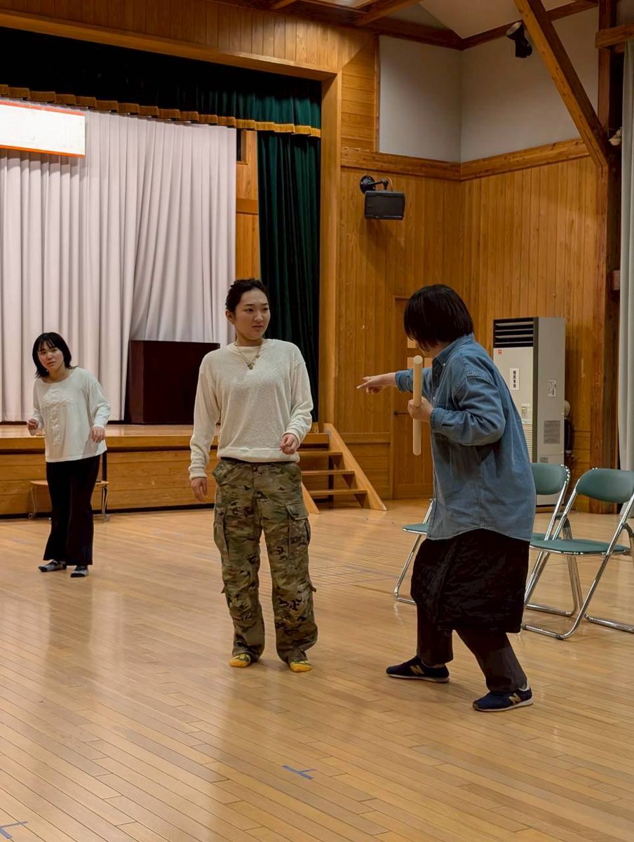 公演１ヶ月前です！忘れずにご予約を！

弐十壱鶴堂初の世紀末ラブコメ！珍しくシリアスな展開や劇中でガチ漫才なんかもあって盛りだくさんです！お楽しみに！

弐十壱鶴堂・八ノ鶴「コトヒル」
(脚本・演出・出演)
3/21 18:00〜
3/22 14:00〜
会場:東ソーアリーナ
ご予約↓
ticket.corich.jp/apply/410450/0…