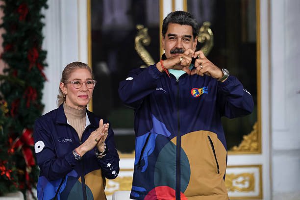 Dejen de hablar de los therians y recuerden que Nicolás Maduro y Cilia Flores están secuestrados🥺👉🏻✌🏻

Hagamos viral la exigencia de su pueblo de que los liberen!🔁