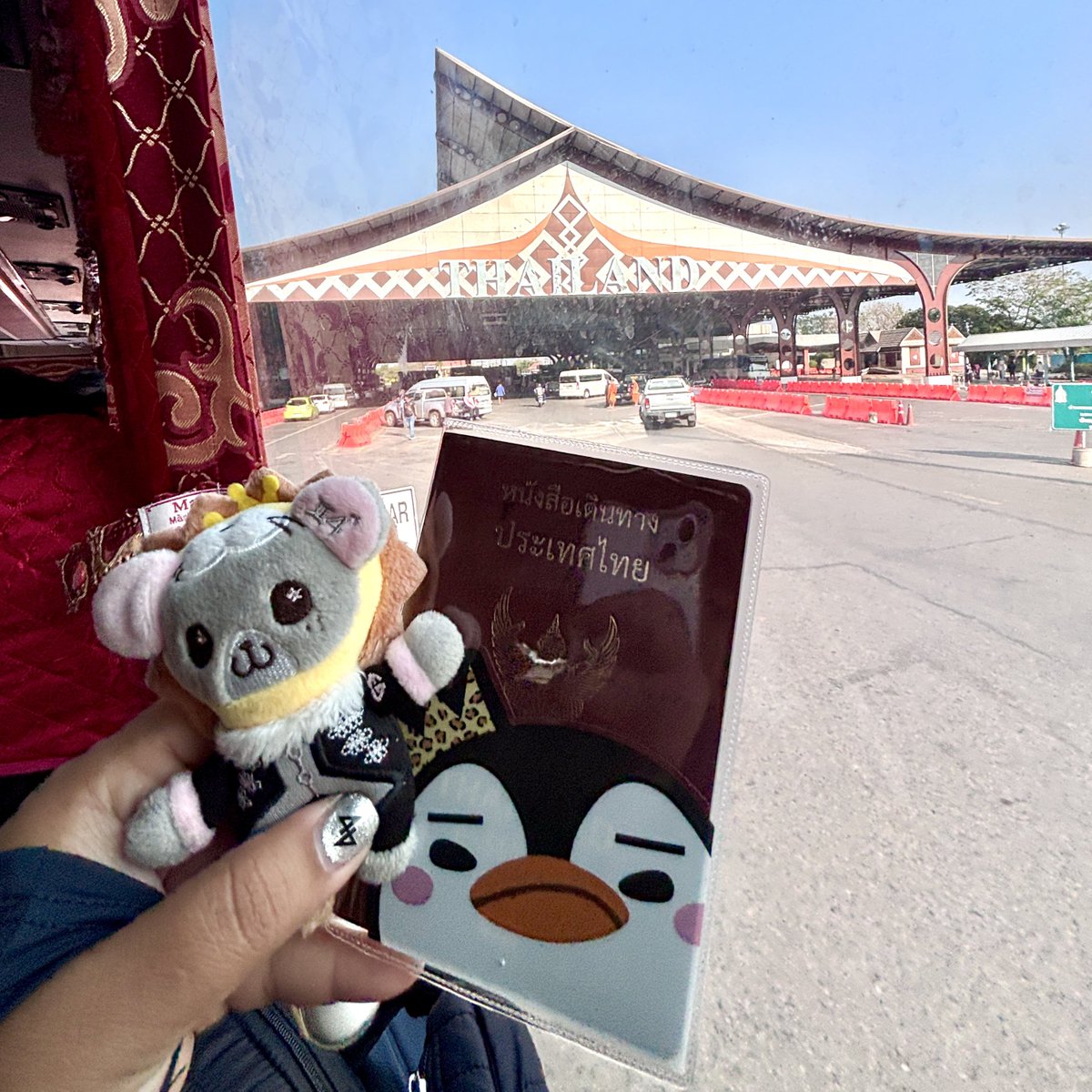 ขอบคุณพี่ปองค้าบ ได้ปกพาสปอร์ตปุ๊บมีทริปปั๊บบบ  
<a href="/Pontts/">P O N T T ’s</a>