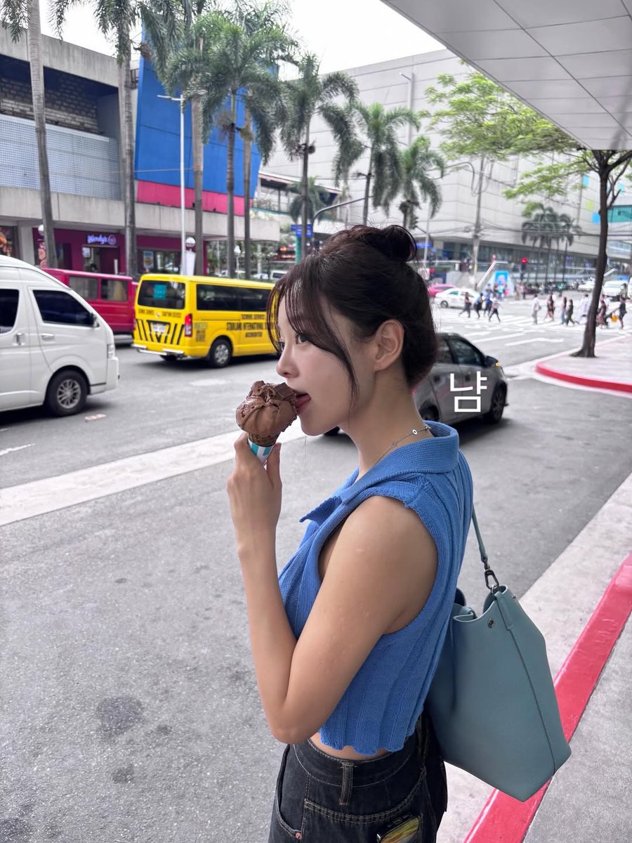 MAY BABAENG SAKSAKAN NG GANDA SA CUBAO 😍

Ahead of her fan meet today, Saturday, February 21, South Korean actress Kim Sejeong posted on Instagram yesterday, Friday, February 20, photos of her visit around Cubao in Quezon City, including snaps taken at Farmers Market.

Sejeong