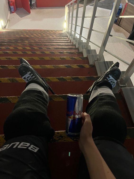 NotEvanDykstra's tweet photo. flying solo : ) https://t.co/nf1ihK7mVR
