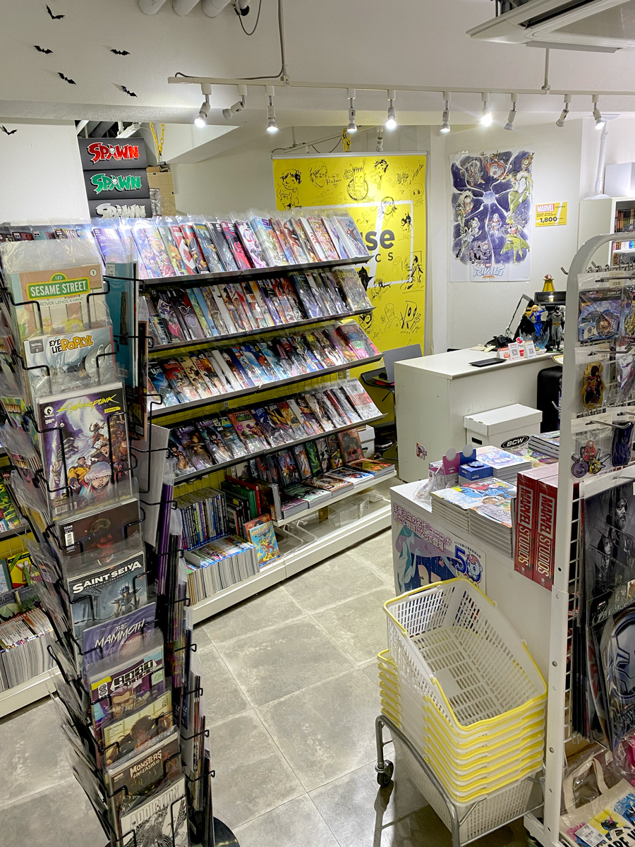 気持ちよく晴れました三連休の始まりの土曜日は新刊店頭発売日
