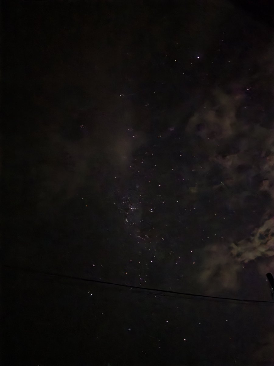 caiolexau's tweet photo. O lado bom de um apagão! Capão da Canoa toda sem luz do centro até Arroio do Sal nessa sexta a noite... Mas ai vem a oportunidade de desconectar para conectar. Essa imensidão do universo tão perto, mas ao mesmo tempo tão distante, registrada numa simples oportunidade pelo celular https://t.co/AEvp72VCDt