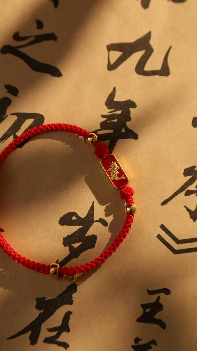 Wearing red in New Year = good luck buff activated! #Becoming Chinese