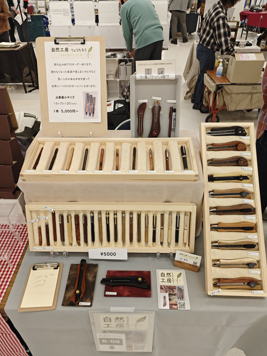 NPW_workshop's tweet photo. なんとか設営完了しました！
B-08ブースです。
よろしくお願いします😊😊

#文具マーケット https://t.co/2bmnHly3w2