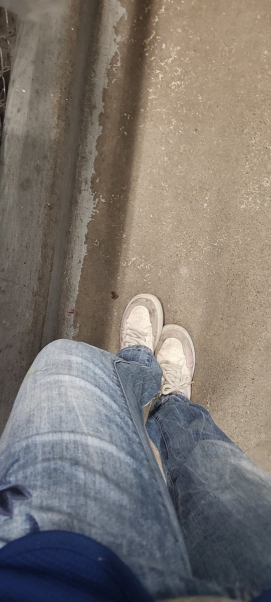 p_brynae's tweet photo. My feet are so damn tired from work this past week. This girl needs a week vacation somewhere I can see the ocean properly. Only wishful thinking

Findom https://t.co/BufSYM00sl
