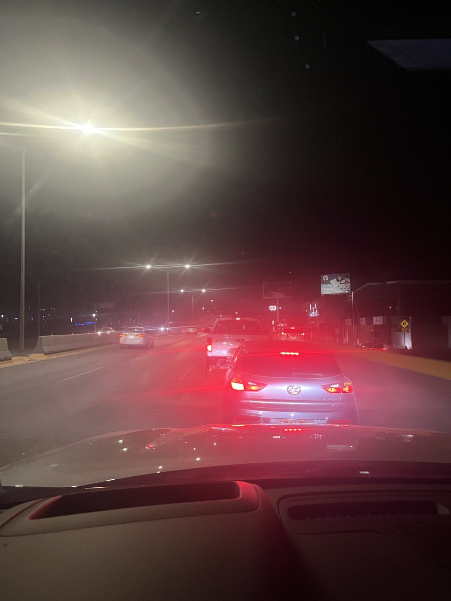 Entre la fila de #Florida y la fila del periférico la gente que se mete provocando accidentes en estas vías rápidas es todo un caos