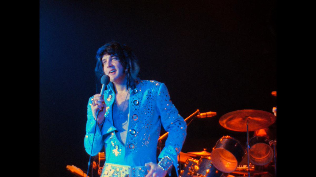 El documental de Baz Luhrmann "EPiC: Elvis Presley in Concert", presenta al rey del rock en el escenario y detrás de cámaras.  Checa nuestra opinión de la cinta que ya llegó a pantallas IMAX. elnorte.com/zbcLLn