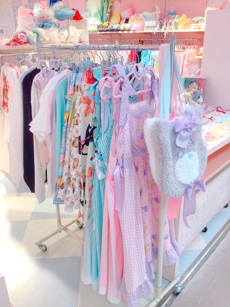 本日より猫ちゃんアイテム発売です⭐️
一点物なども抽選はございません🎀

全て11:00〜販売開始⭐️
是非遊びに来てくださいね♡😻