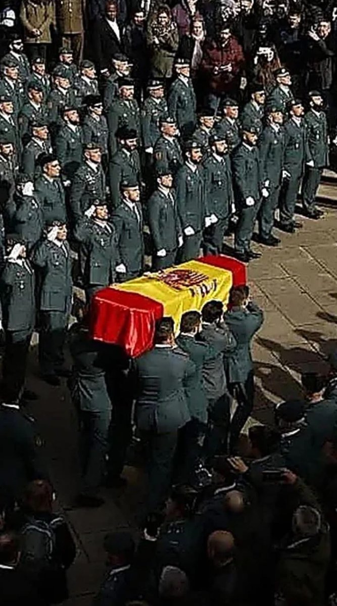 En Recuerdo de los Guardias Civiles caídos hace dos años en Barbate 
Fuente  : La Voz de Cádiz.🙏🏻🖤🇪🇸