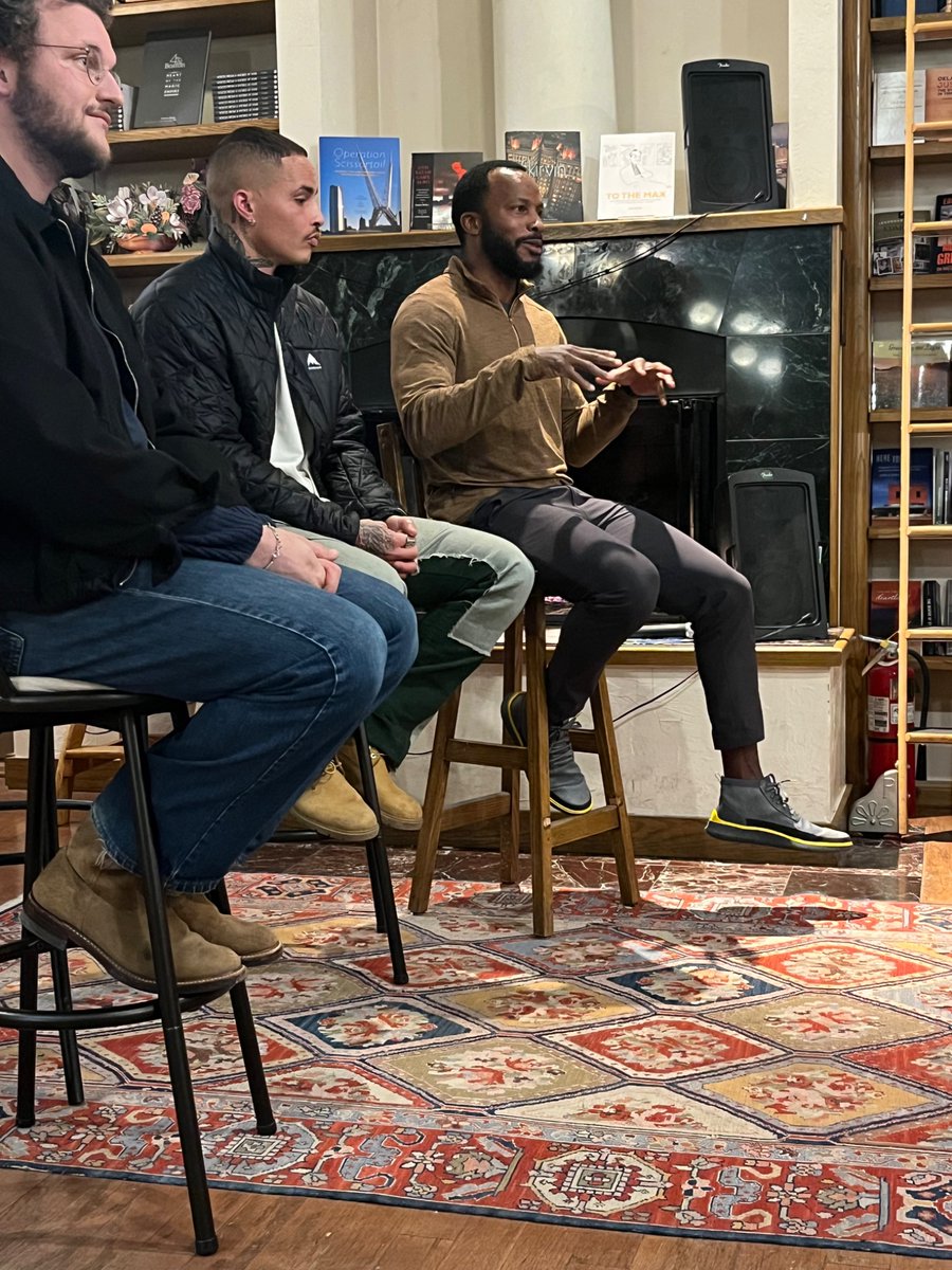JayCUpchurch's tweet photo. Former #Sooners and NFL receiving standout @KSTiLLS is at Full Circle Books in OKC to talk about and sign copies of his new book “Still Growing, Still Learning, Still Me” #RyanBroyles https://t.co/GNMv7RFO9M