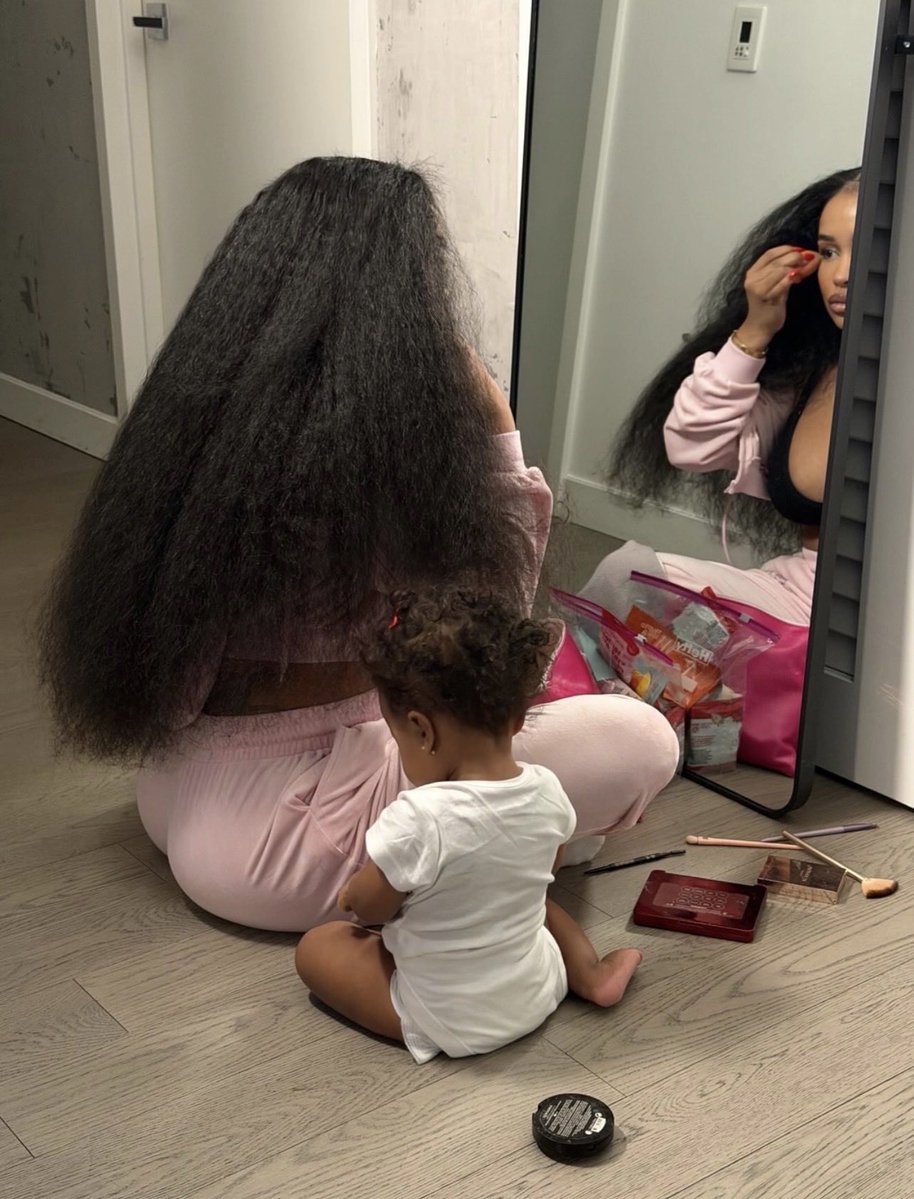 SunnyBanks_'s tweet image. Dream Doll and her baby girl 😍