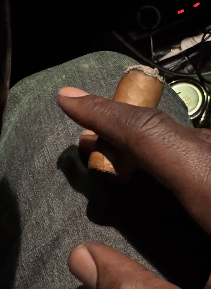 leavingmyshell's tweet image. I need to be getting my penis sucked while I enjoy my cigar.