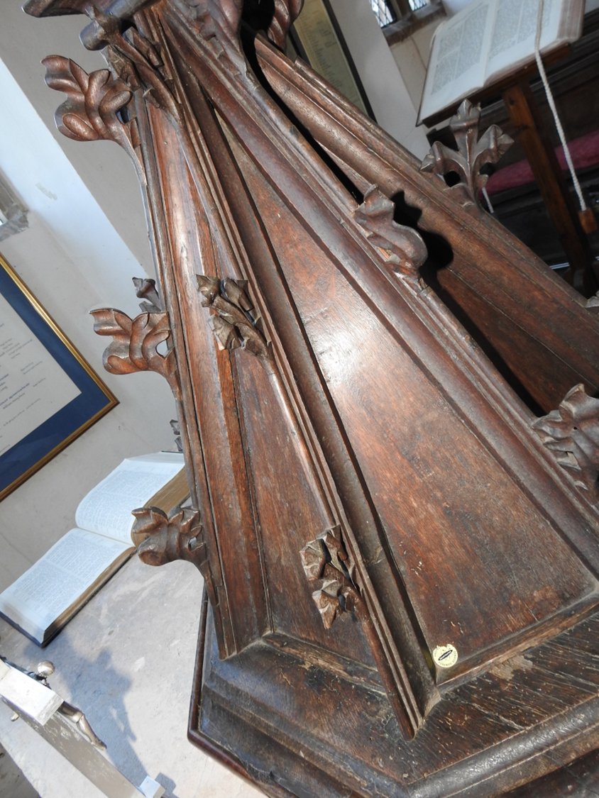 SarahBlick3's tweet photo. #FontsOnFriday Although the shape of the C15/early C16 #FontCover at Monks Silver, All Saints, Somerset is fairly common, the exuberant carving is not. I love the wildness of the finial & the fleur-de-lys crockets in ultra-high relief. https://t.co/GI3bO95Nkg