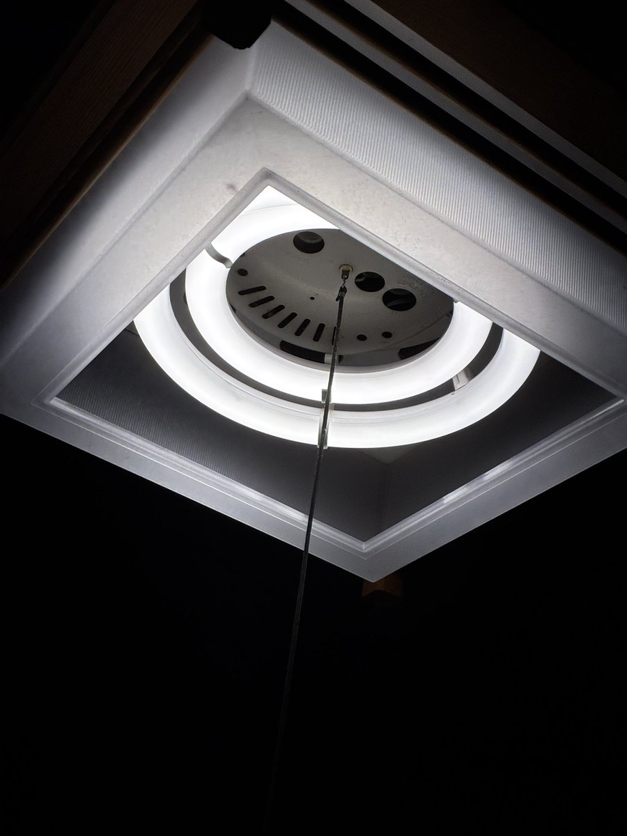 hagirunner's tweet image. 電気工事士資格を活かして、LED化のためのバイパス工事完了。
しかし、最後にある問題が。
スイッチって、小さいあかりの電気もあったが、それなくしたため、6回スイッチ押して全部だけがつくシステムになった。
#LED化
#電気工事士
#第二種電気工事士