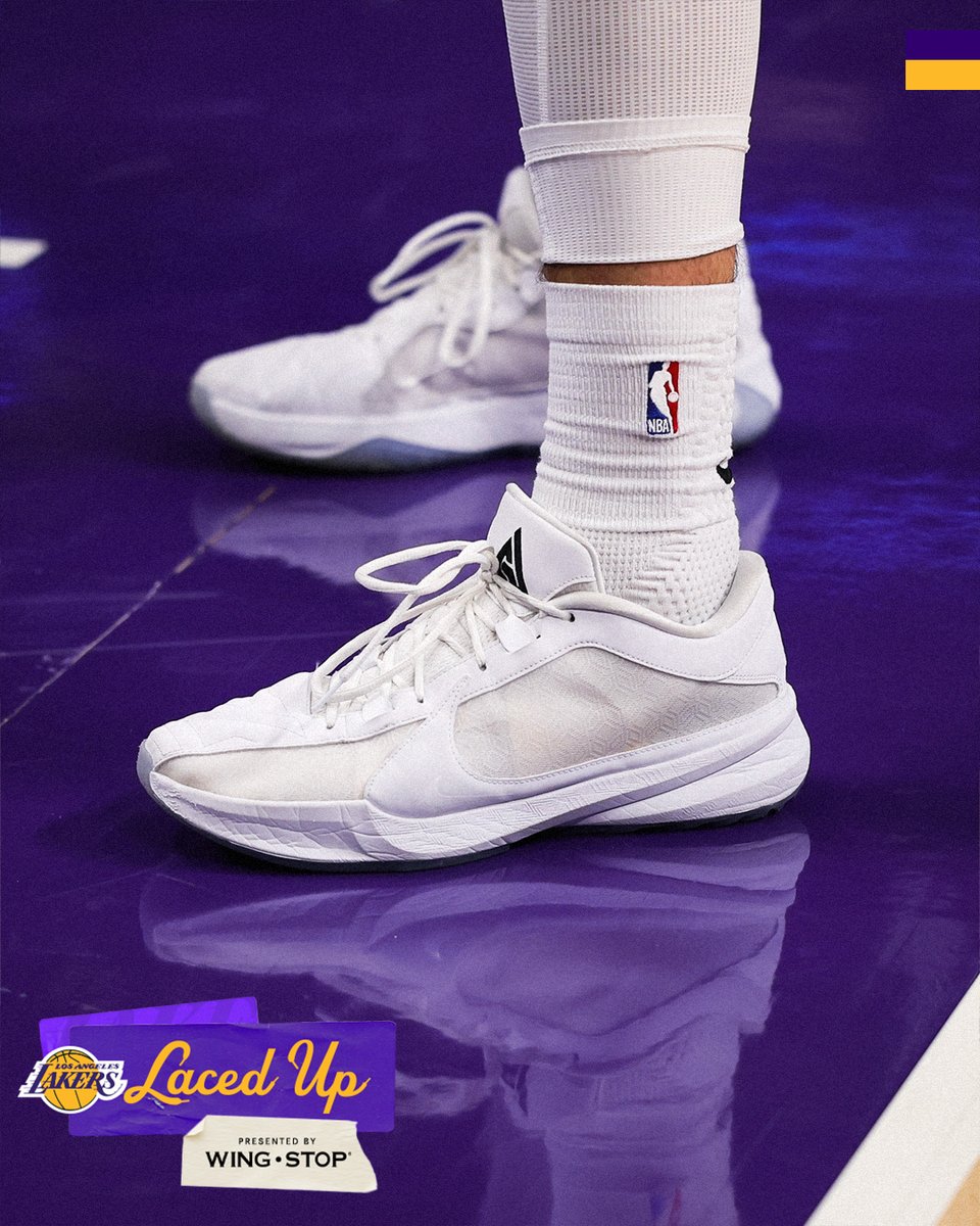 Finishing touches
@wingstop | Laced Up