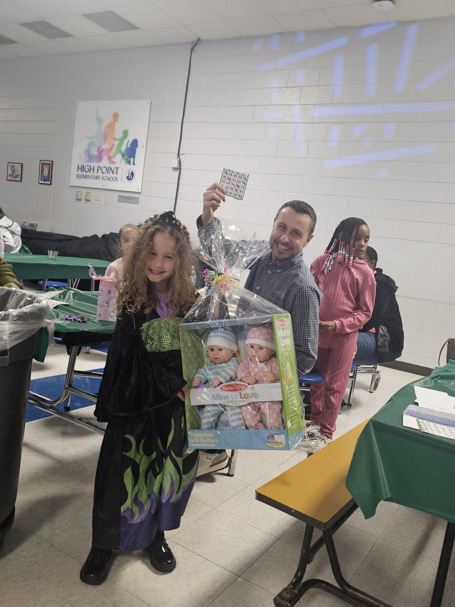 Danielle Miller tweet media