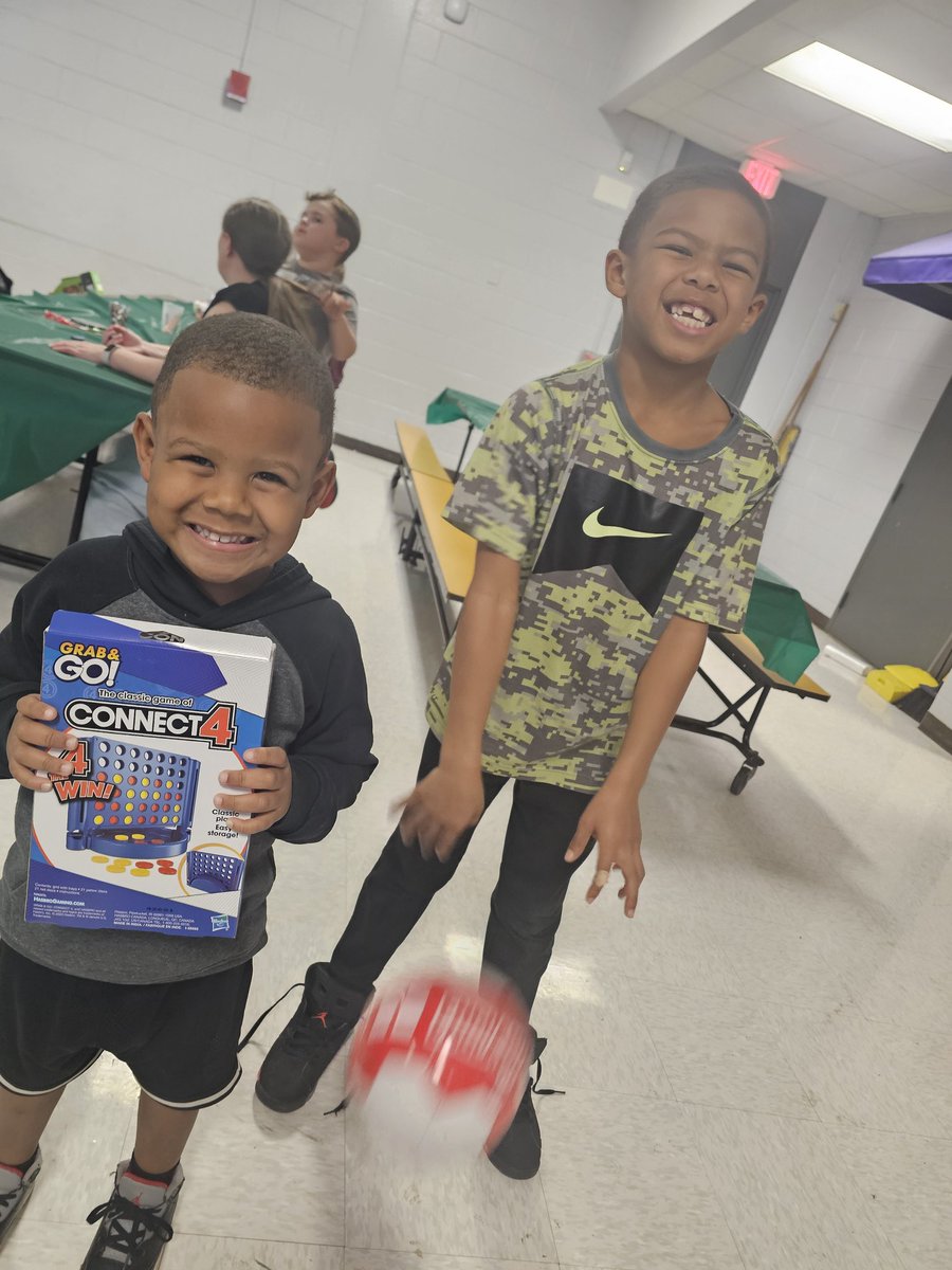 Danielle Miller tweet media