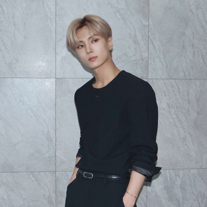 초섹시아이돌머리하신종성님보고싶어짐